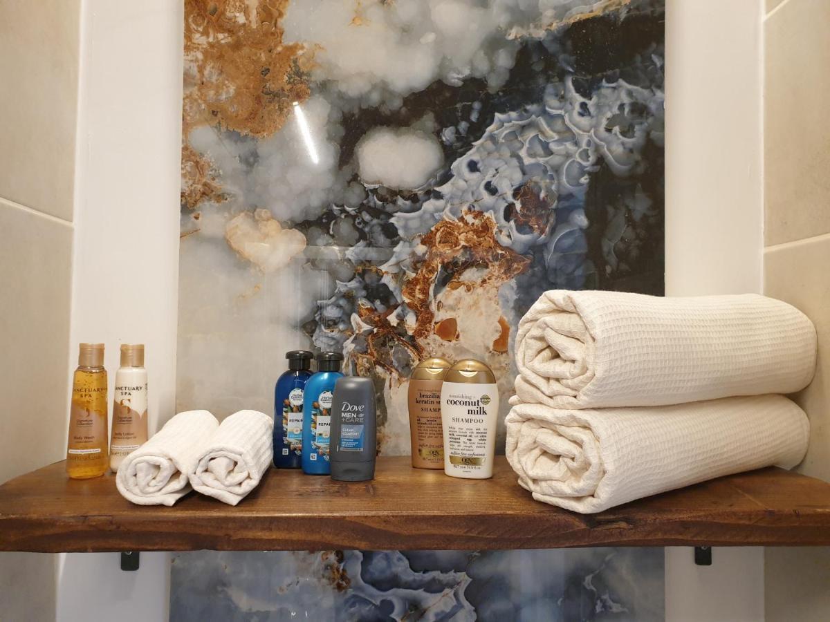 Beautiful Double En-Suite Room, Separate Entrance, Ilford, Central Line Gants Hill, Free Parking ภายนอก รูปภาพ